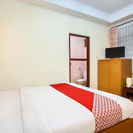 Oyo 108 Hotel Surya Jakarta Exterior foto