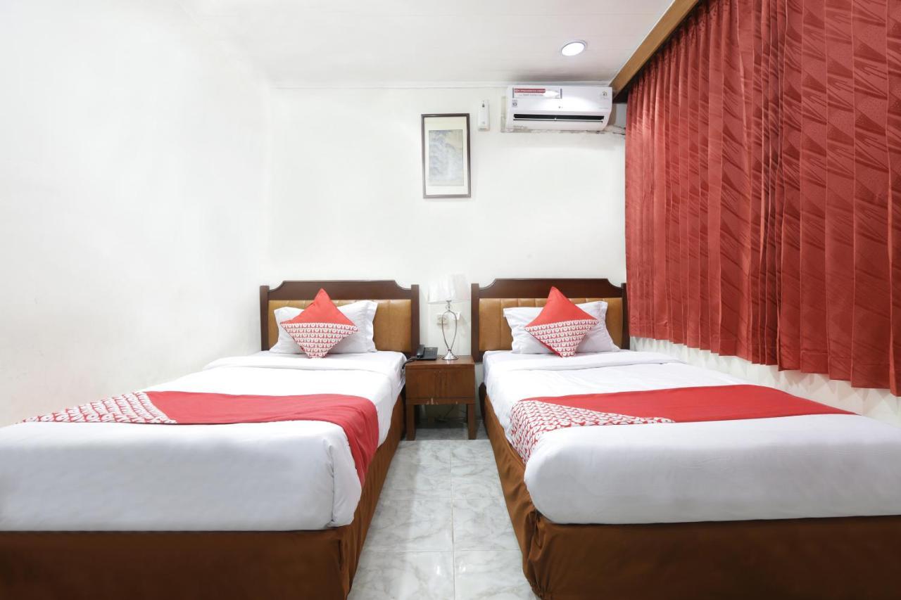 Oyo 108 Hotel Surya Jakarta Exterior foto