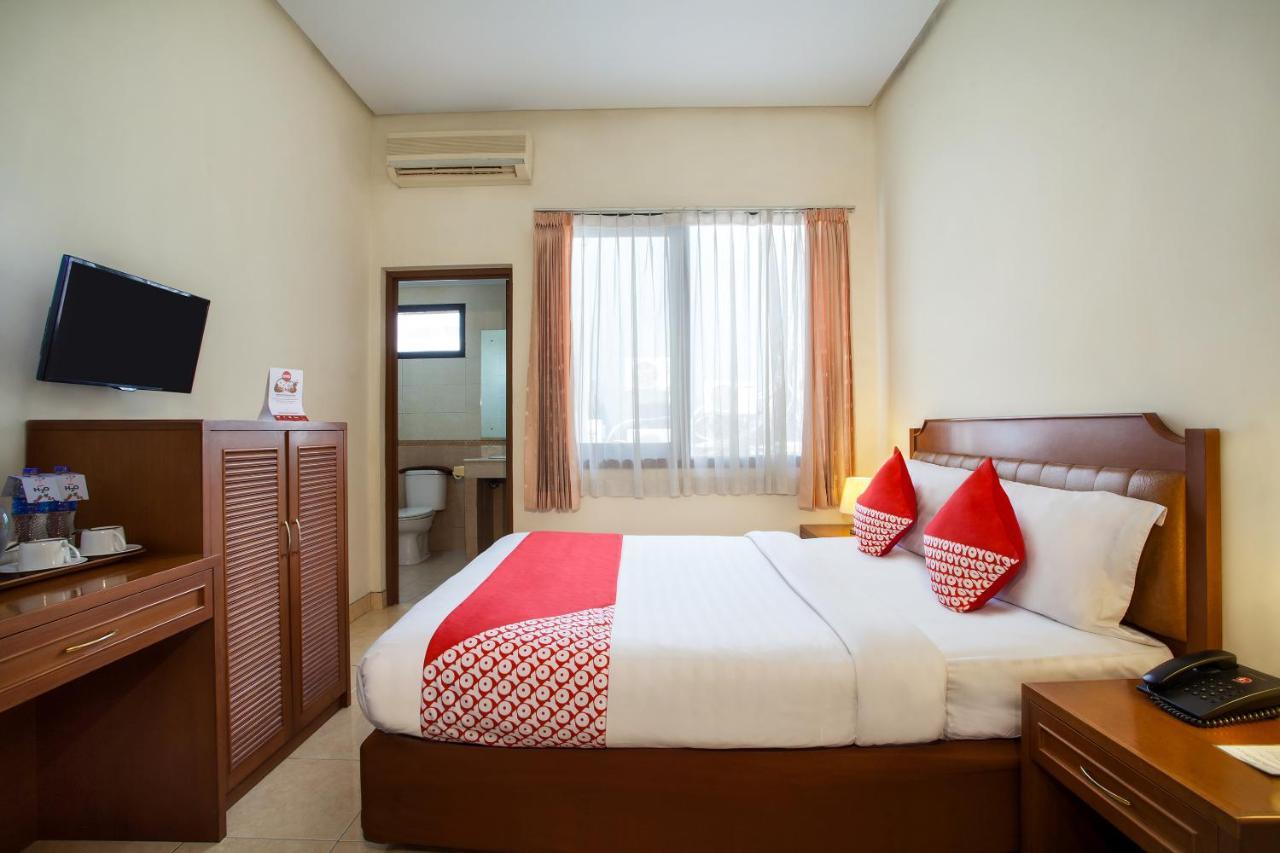 Oyo 108 Hotel Surya Jakarta Exterior foto