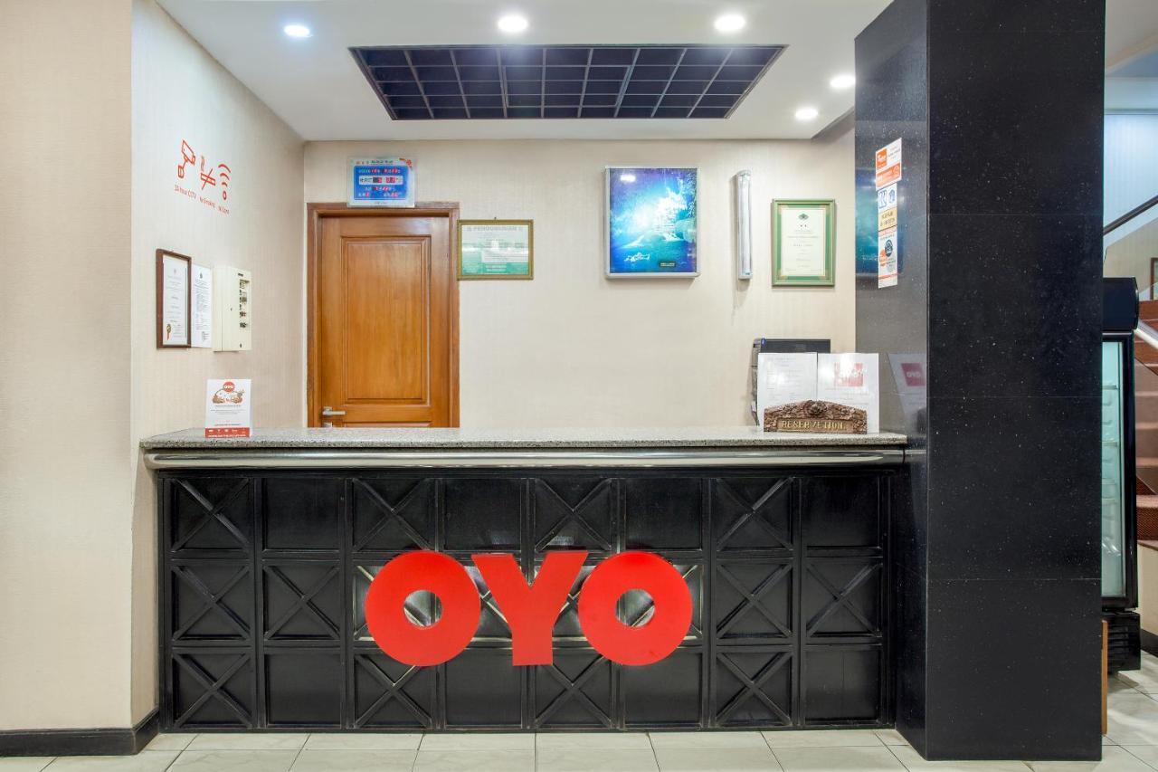 Oyo 108 Hotel Surya Jakarta Exterior foto