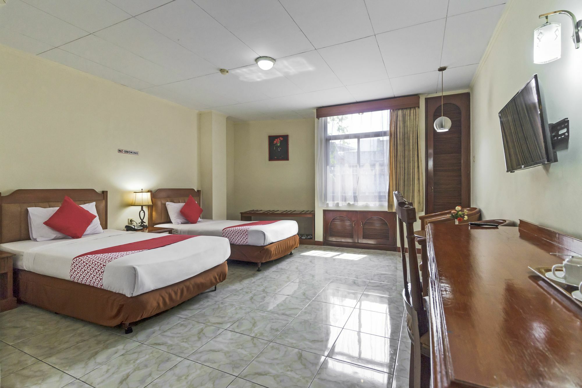 Oyo 108 Hotel Surya Jakarta Exterior foto